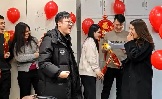 一群人正在聊天
AI 生成的內容可能不正確。